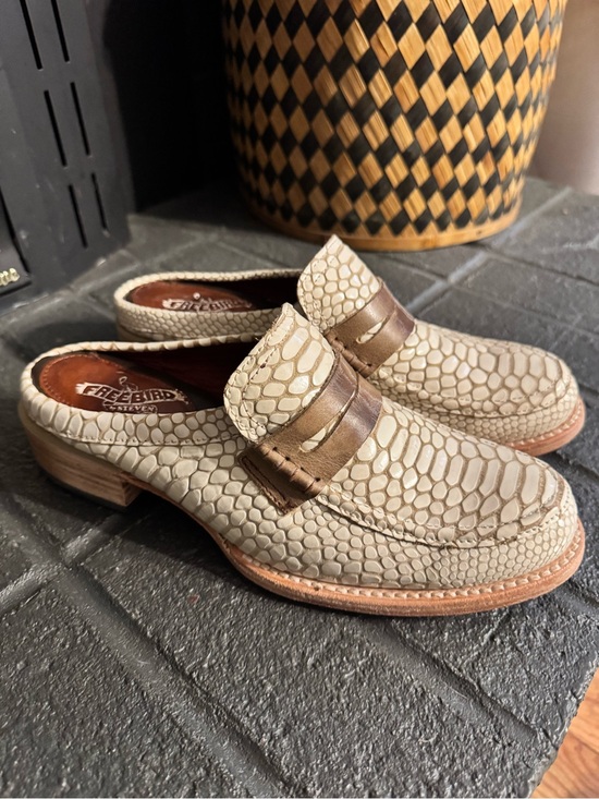 Freebird by Steven Shoes - Free Bird MONA LISA Cream Textured
Mules size 8.